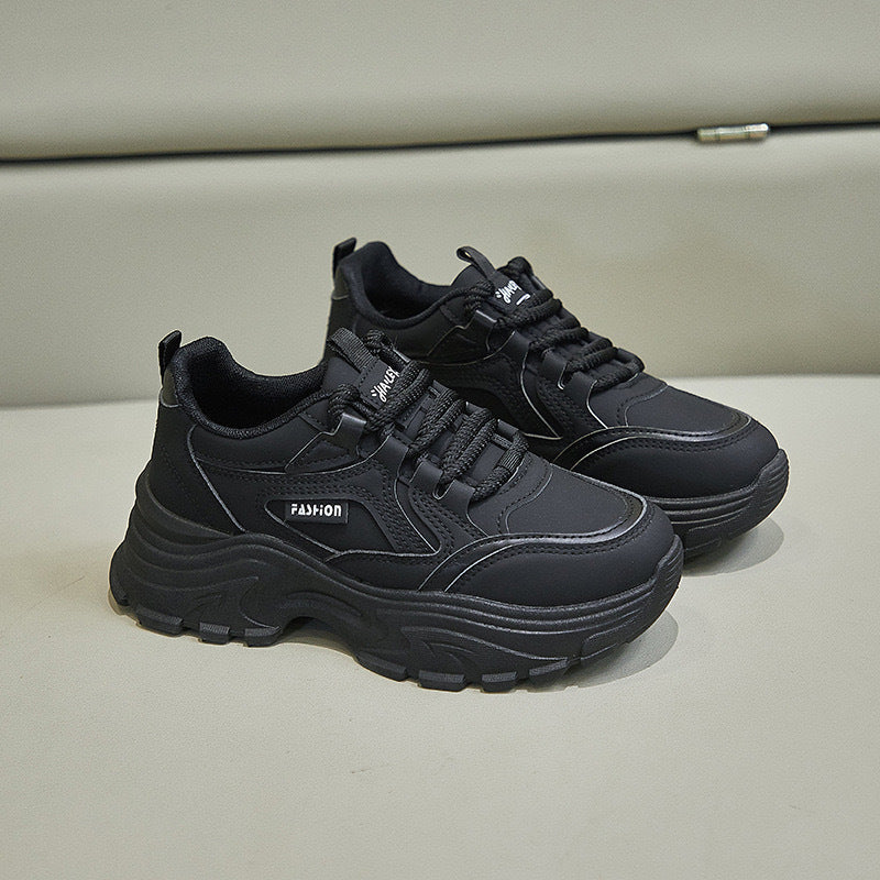 Women's sporty sneakers with cushioned sole and trendy design Mune Fashion