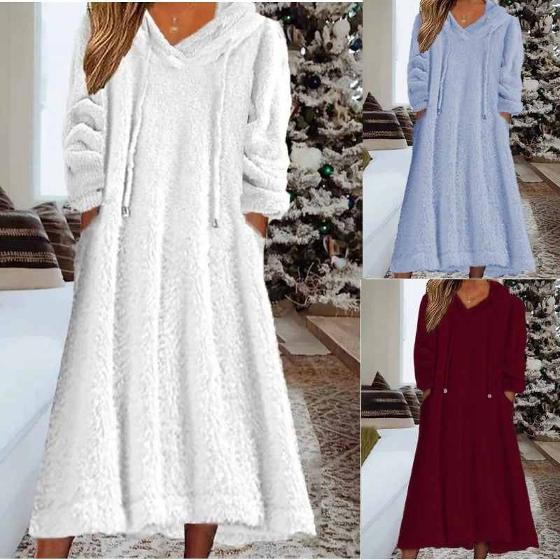 Ladies maxi dress made of teddy fleece with hood, V-neck and side pockets Mune Fashion