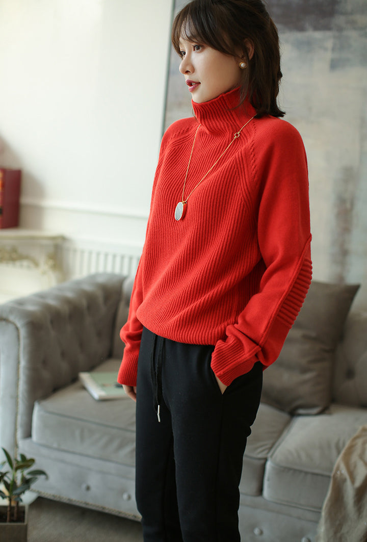 Women's turtleneck sweater made of fine ribbed knit with raglan sleeves and a relaxed silhouette Mune Fashion
