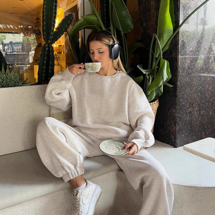Women's Oversize Crewneck and High-Waist Drawstring Jogging Pants Set made of soft French Terry Mune Fashion