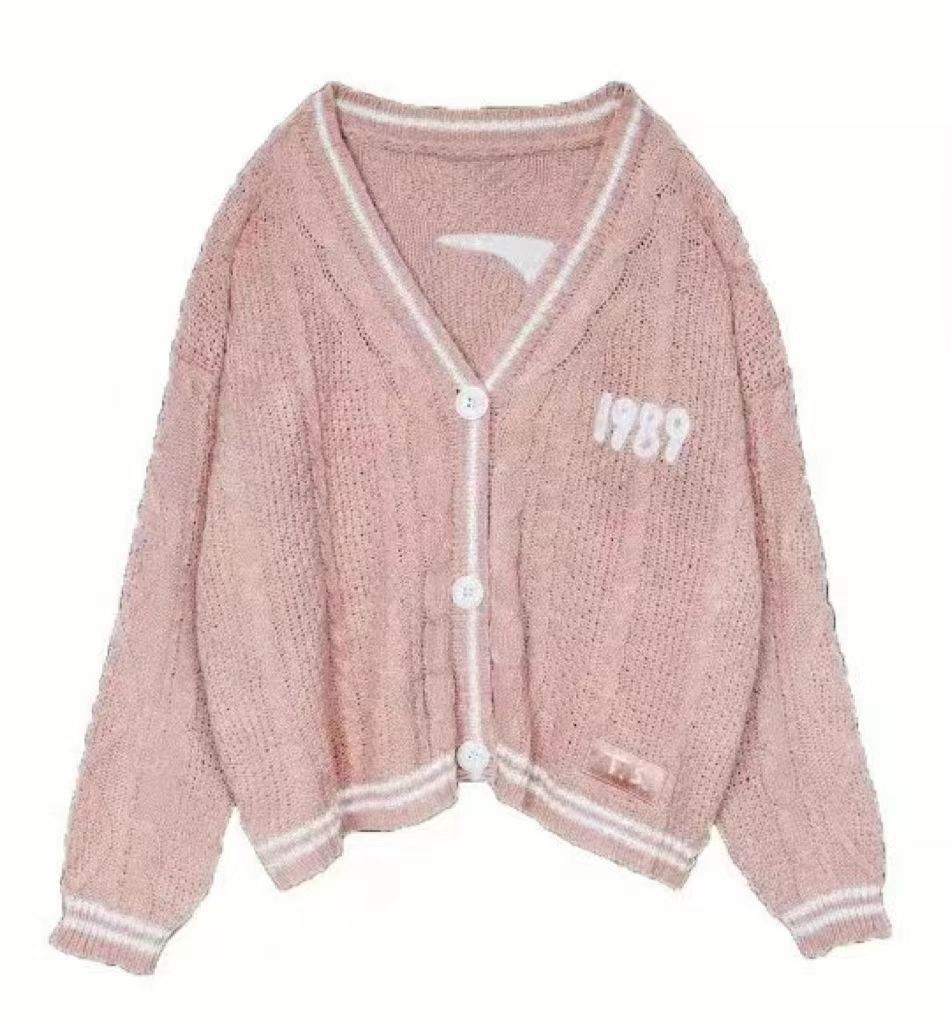 Women's short knitted V-neck cardigan with cable pattern and mother-of-pearl buttons Mune Fashion