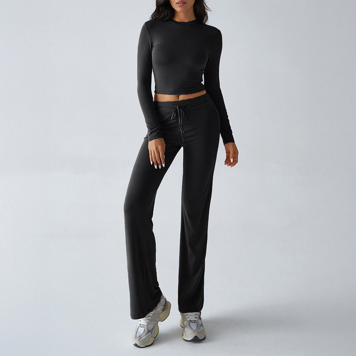 Women's fitted long sleeve crop top and wide lounge pants in a two-piece set made of stretch jersey Mune Fashion