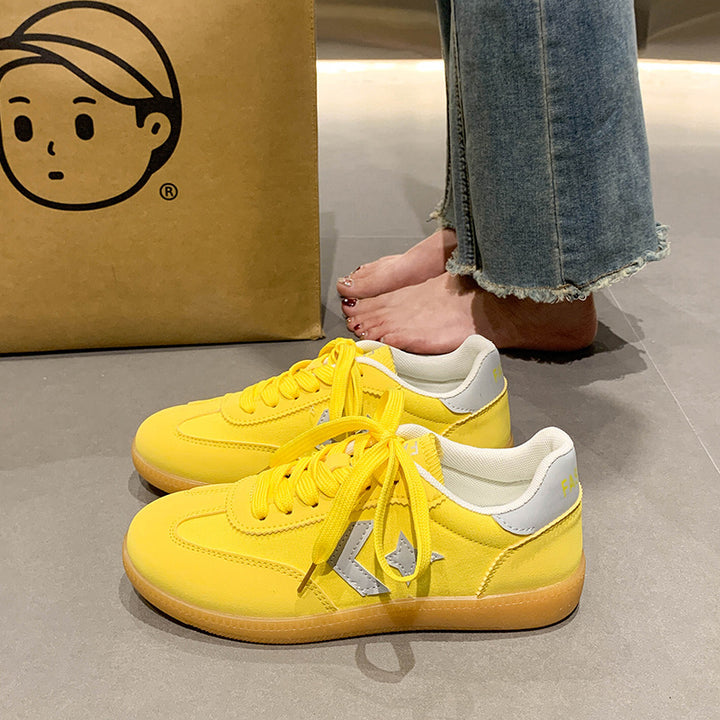 Women nan lightweight retro sneakers with padded comfort insole, flexible rubber sole and reflective details Mune Fashion