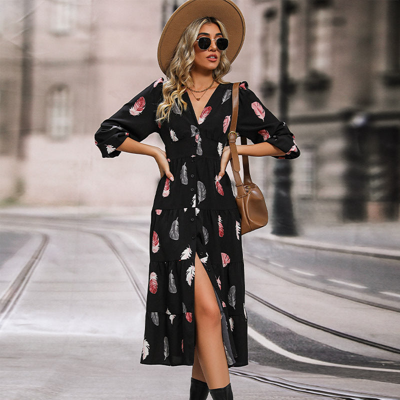 Women's midi dress with V-neck, three-quarter sleeves, tiered skirt, and feather pattern Mune Fashion