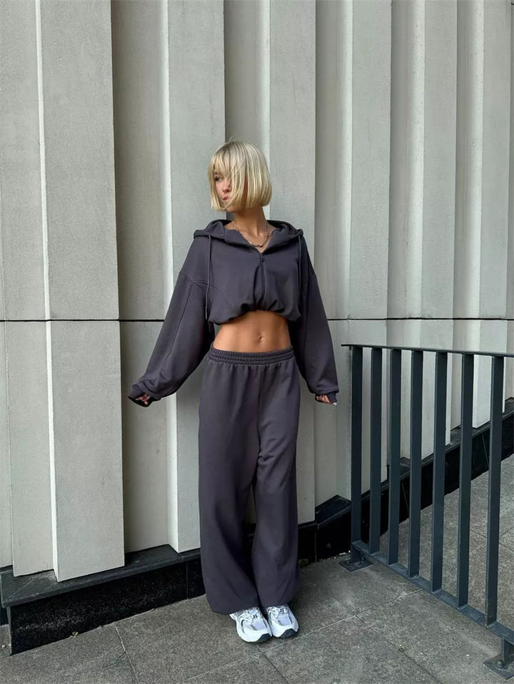 Women's short-cut zip hoodie and high-waist sweatpants lounge set with hood Mune Fashion
