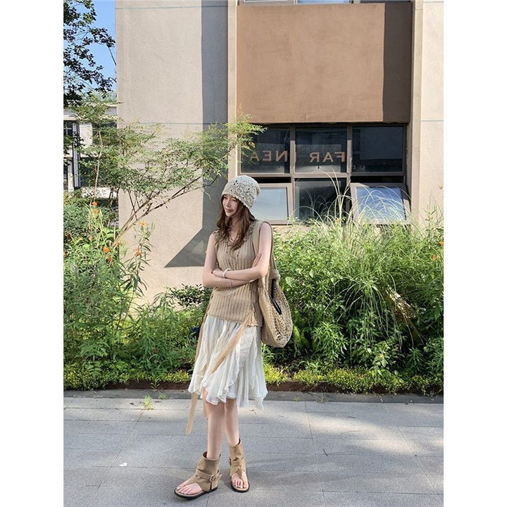 Ladies ankle-high suede sandal with toe post, cuff and buckle strap Mune Fashion
