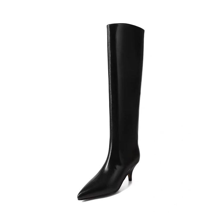 Ladies knee-high patent leather boots with pointed toe shape and slim kitten heel Mune Fashion