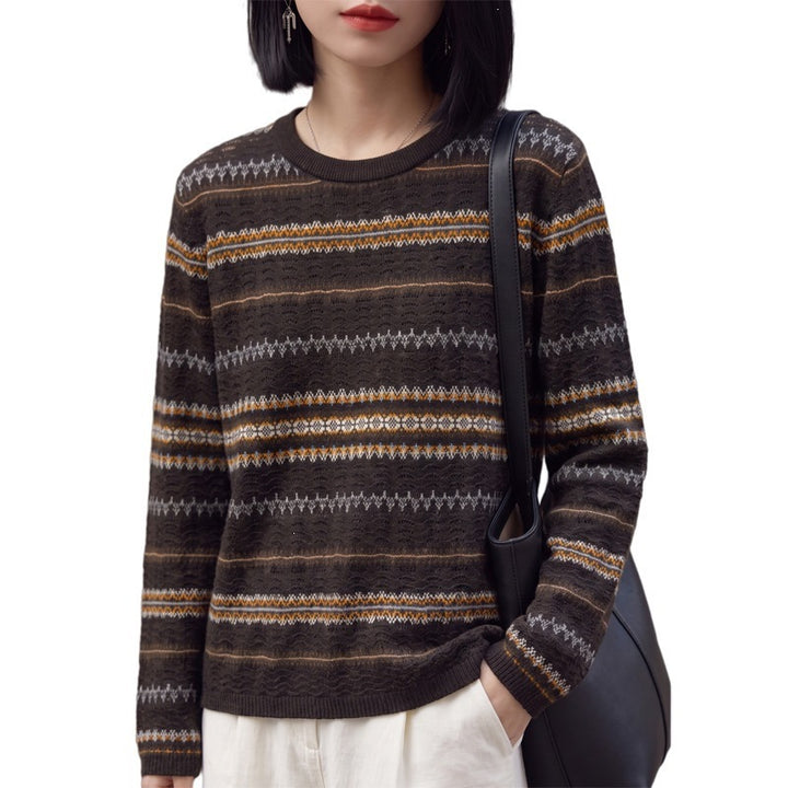 Women Light Fair-Isle Fine Knit Sweater with Round Neck and Fine Stripe Structure Mune Fashion