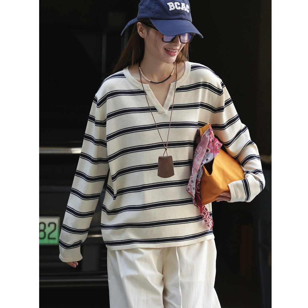Ladies loose-fitting cotton long sleeve with V-neck slit and maritime stripes Mune Fashion