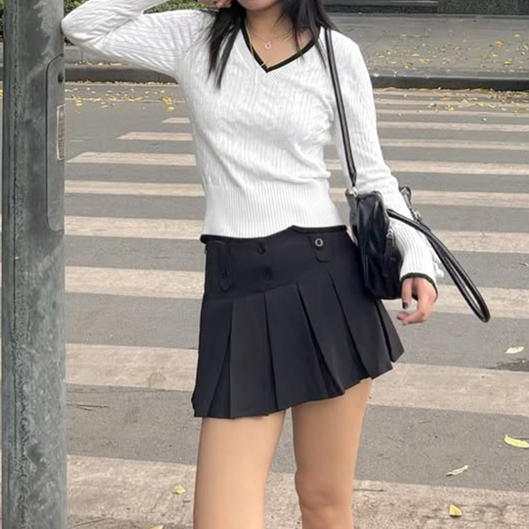 Women's fine knit pullover with cable pattern, V-neck and contrasting hem Mune Fashion