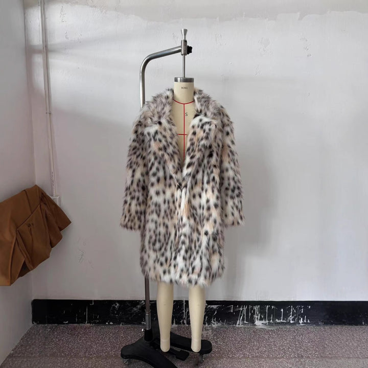 Women's midi coat made of faux fur with leopard print, oversized fit and shawl collar Mune Fashion
