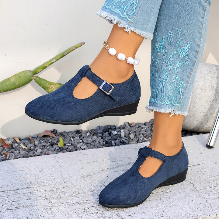 Women's Comfortable Mary Jane Ballet Flats made of Velour with adjustable buckle strap and padded insole Mune Fashion
