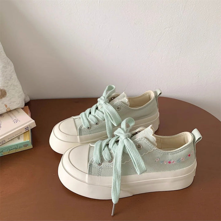 Women's Platform Sneakers with Floral Applications and Durable Upper Material Mune Fashion