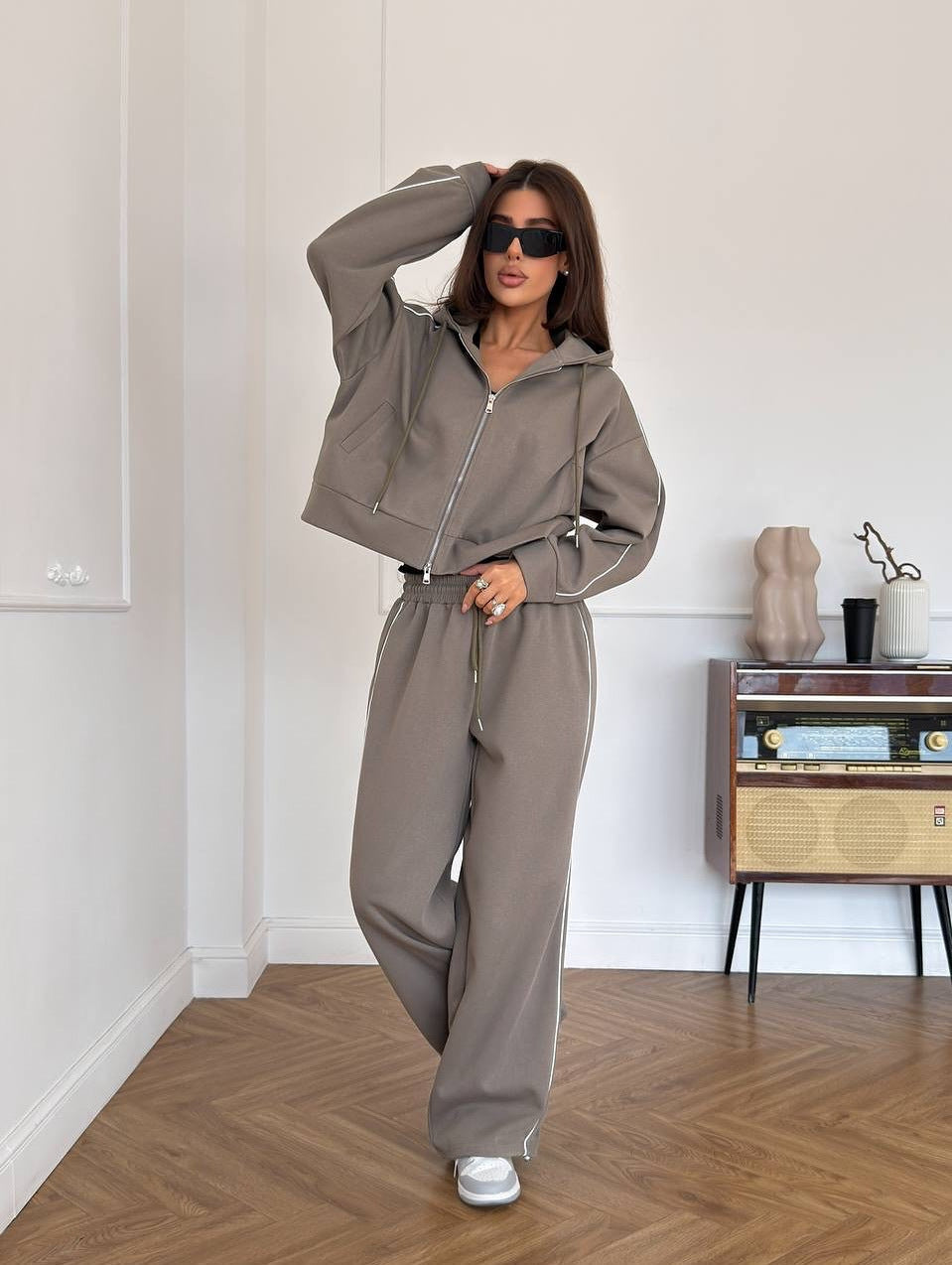 Women's Casual Two-Piece Lounge Set with Oversized Zip Jacket and Wide Drawstring Pants Waist Mune Fashion