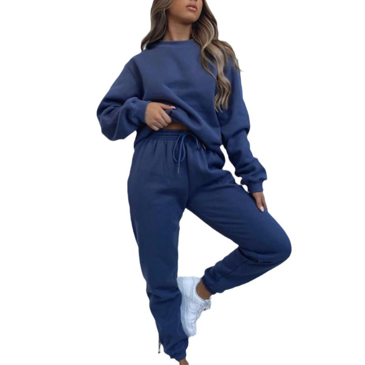 Women slightly oversized fleece leisure set with sweatshirt and joggers Mune Fashion