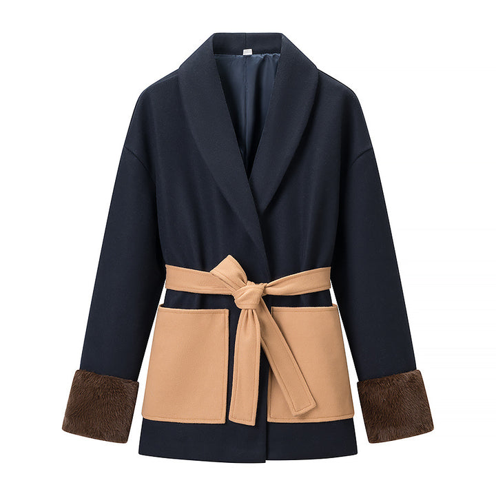 Women's short coat with tie belt, contrast pockets and faux fur cuffs Mune Fashion
