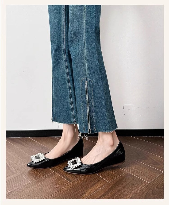 Women Flat Patent Ballerinas with Pointed Toe Shape and Decorative Brooch Mune Fashion