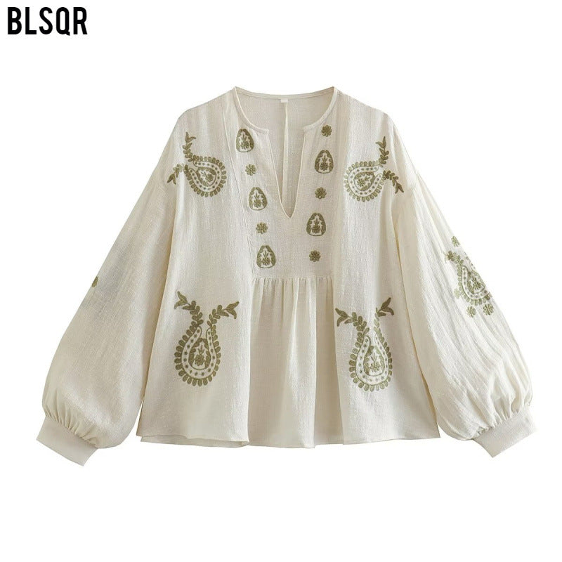 Women embroidered cotton tunic with a wide fall, paisley patterns, and balloon sleeves Mune Fashion