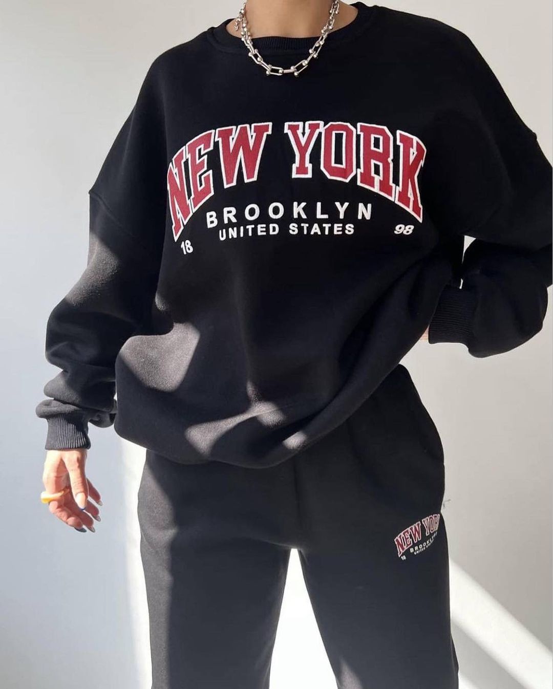 Women Oversized Lounge Set made of cotton fleece with college embroidery and relaxed joggers Mune Fashion