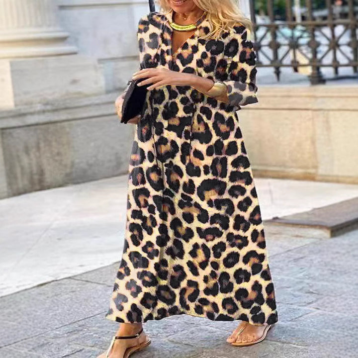 Women's maxi dress in leopard print with V-neck, three-quarter sleeves and wide A-line Mune Fashion