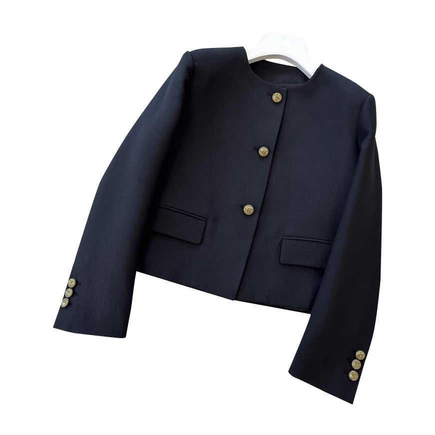 Women's collarless fitted short jacket with gold decorative buttons and flap pockets Mune Fashion