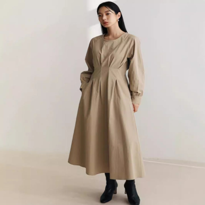 Women's maxi dress with waist darts, round neckline and voluminous cuffs Mune Fashion