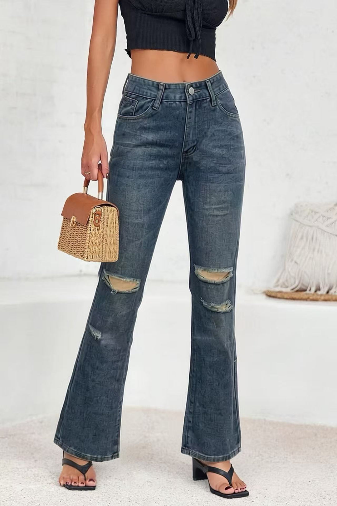 Women nan High-Waist flared jeans with distressed knee area and structured denim look Mune Fashion