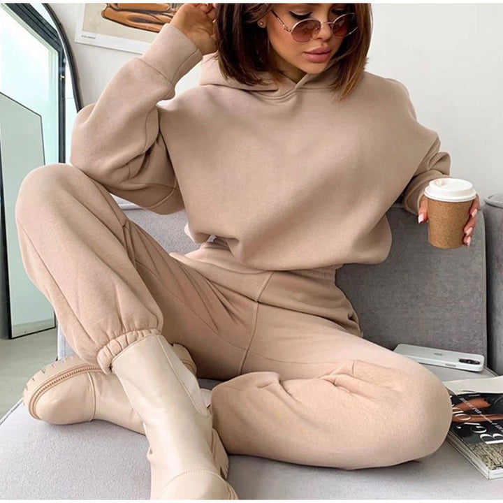 Women's cozy lounge set with hoodie and high-waisted jogging pants Mune Fashion