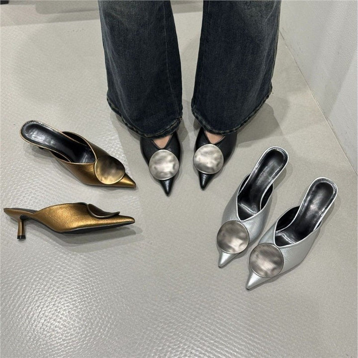 Women's pointed toe mule with low kitten heel and decorative metal plate Mune Fashion