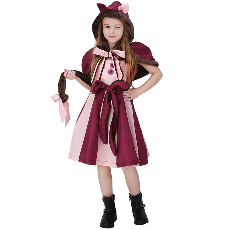 Girl costume with hooded cape and playfully designed details Mune Fashion