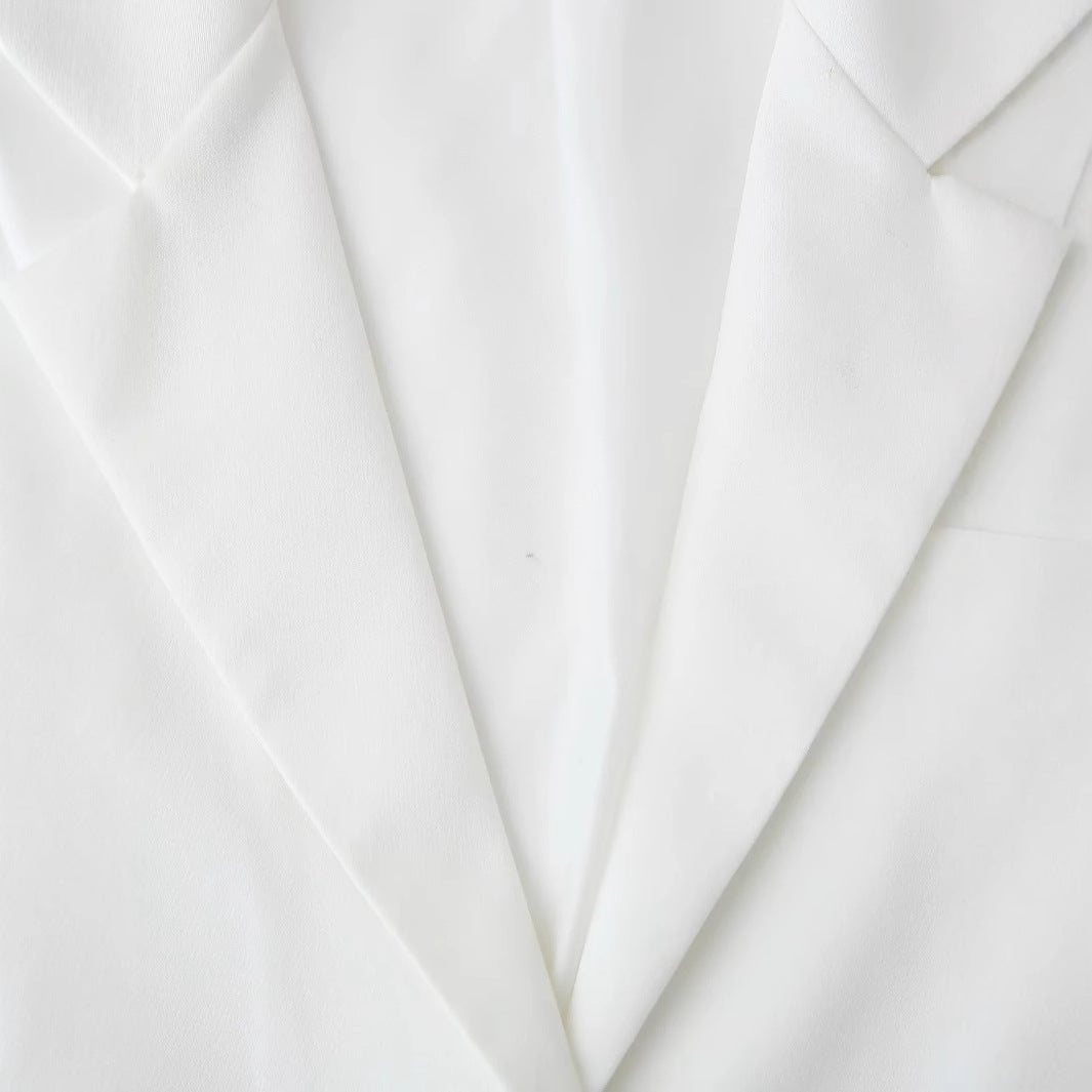 Women's tailored cropped vest with lapel collar and single-button closure Mune Fashion