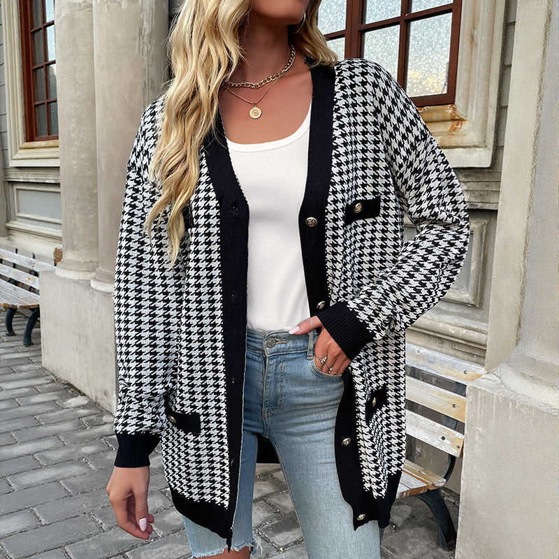 Women Oversized Knit Cardigan with Houndstooth Pattern and Gold Decorative Buttons Mune Fashion