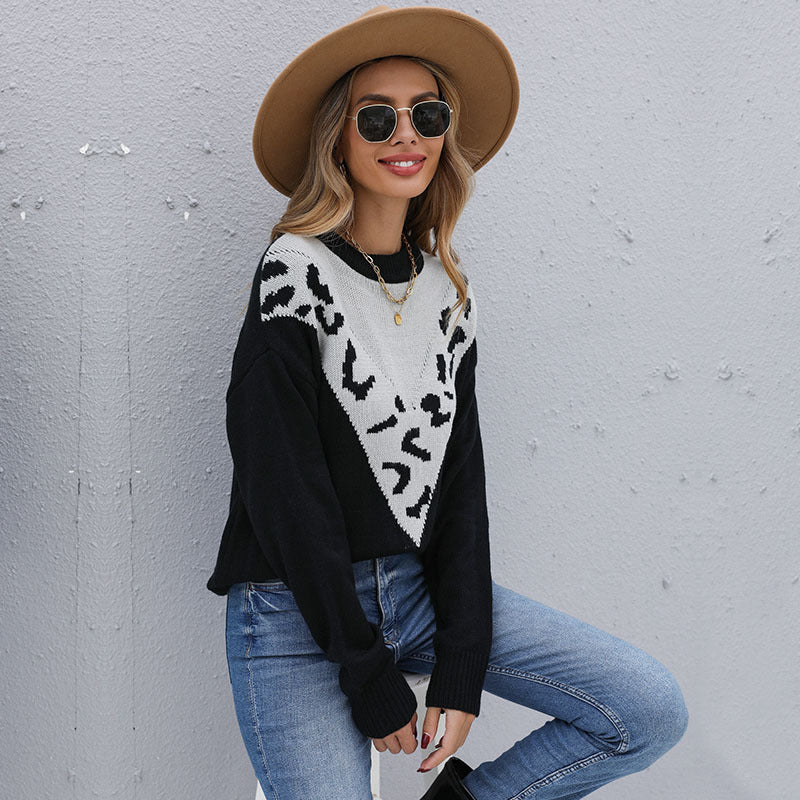Women's fine knit sweater with contrasting leopard jacquard yoke and casual silhouette Mune Fashion