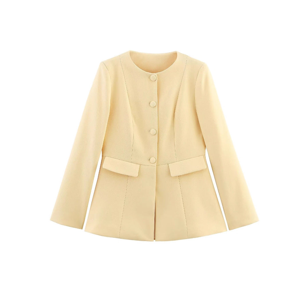 Women's tailored button blazer with round neckline and faux flap pockets Mune Fashion