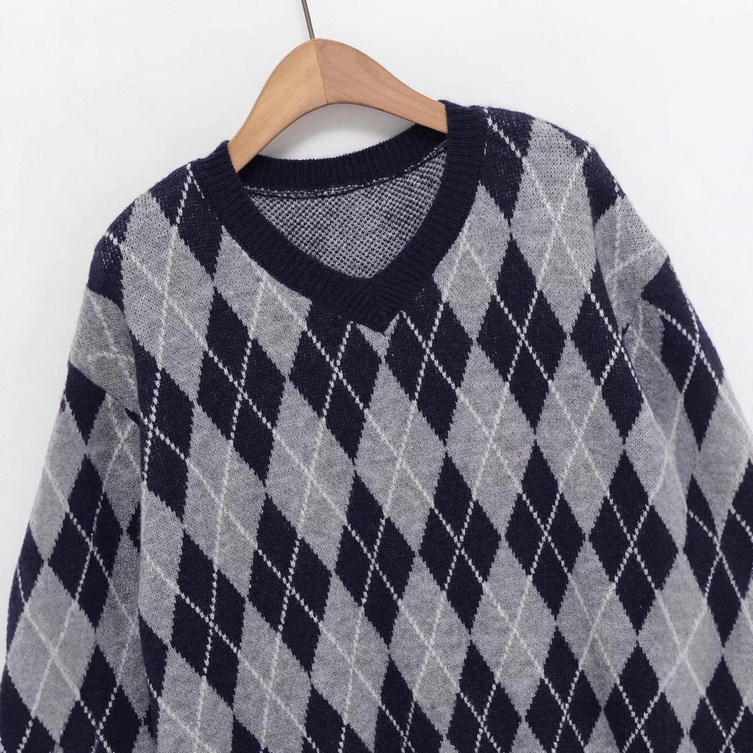 Women's Argyle V-Neck Knitted Sweater with Diamond Pattern Mune Fashion