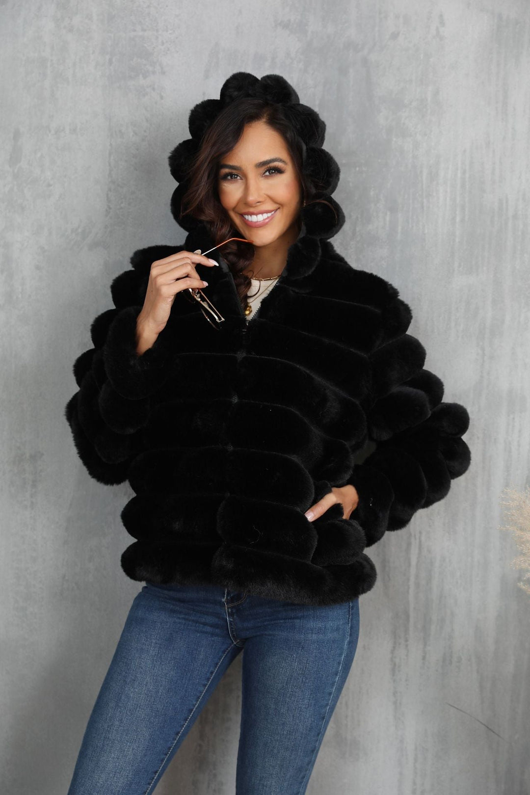 Women's Trendy Hooded Jacket Made Of Faux Fur with Textured Pattern Mune