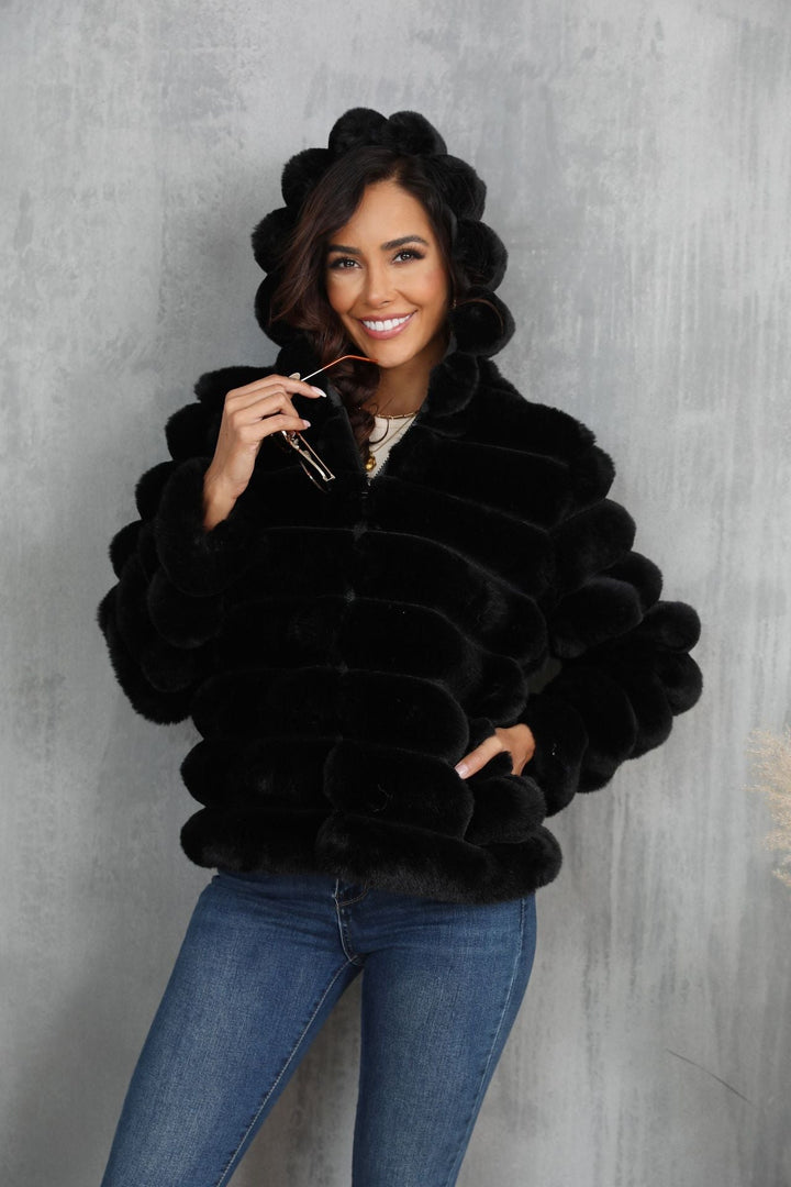 Women's Trendy Hooded Jacket Made Of Faux Fur with Textured Pattern Mune