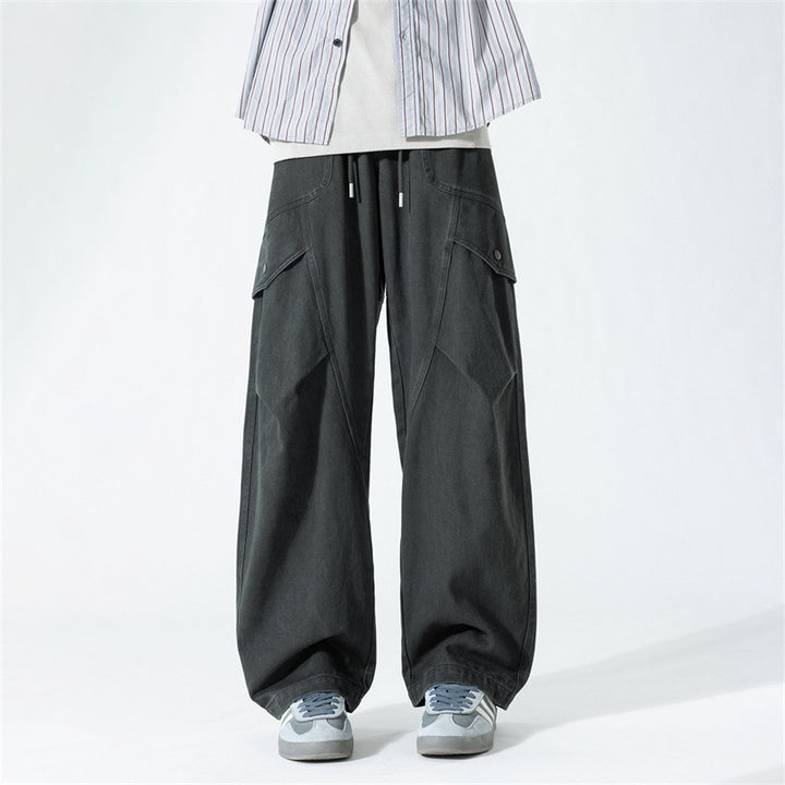 Men's Relaxed Cargo Pants made of lightweight ripstop with large flap and storage pockets
