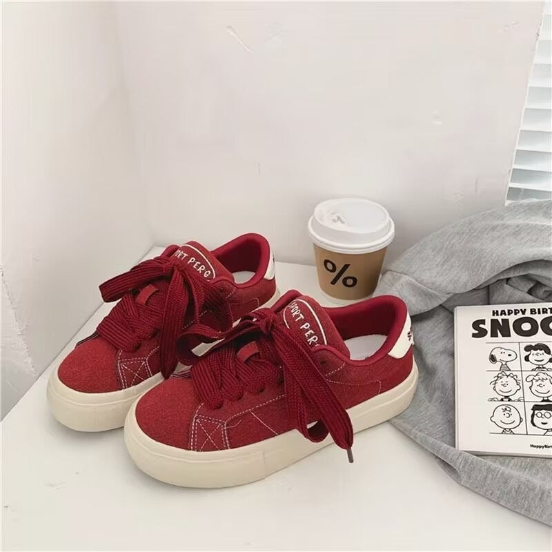 Women's sporty sneakers made of high-quality suede with comfortable lacing details Mune Fashion