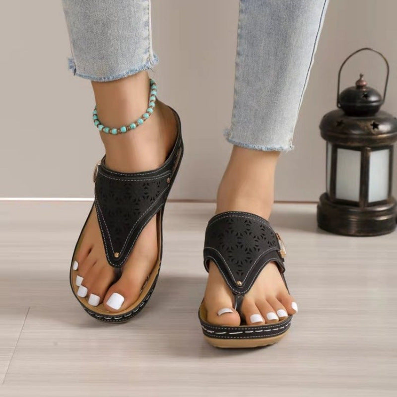 Women’s wedge flip-flops with perforated upper material and padded comfort footbed Mune Fashion