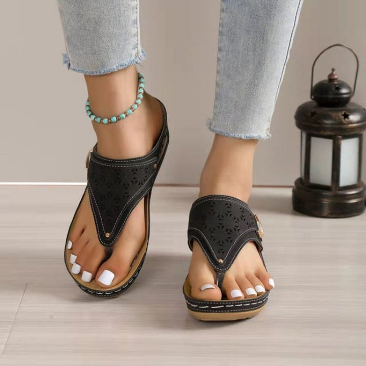 Women’s wedge flip-flops with perforated upper material and padded comfort footbed Mune Fashion