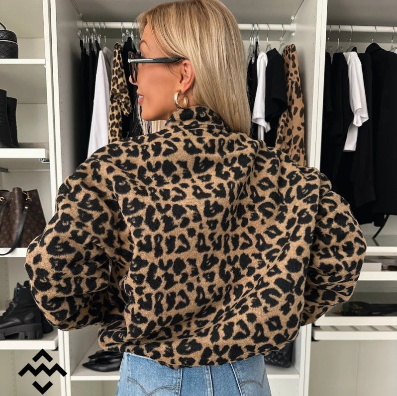 Women's short wide teddy jacket with leopard pattern and concealed button placket Mune Fashion