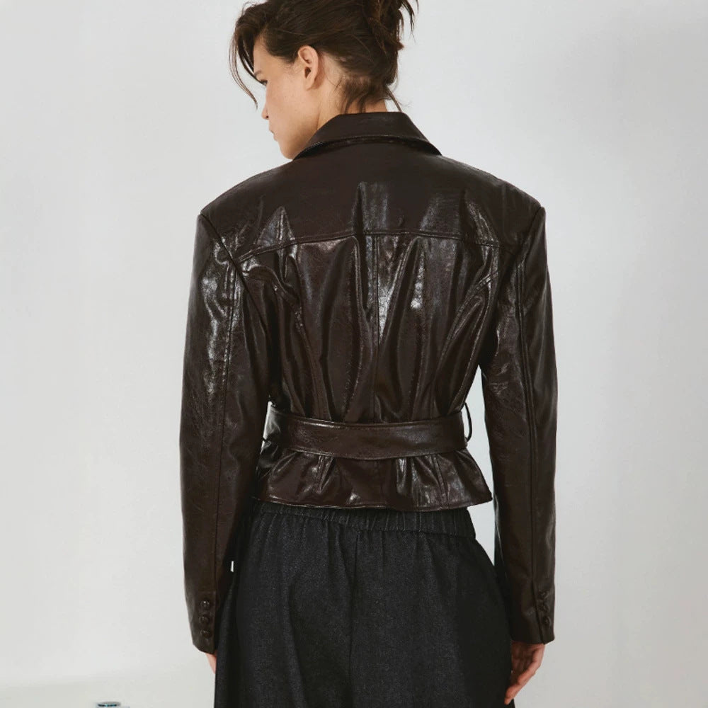 Women’s short blazer in patent leather look with waist belt and flowing lapel Mune Fashion