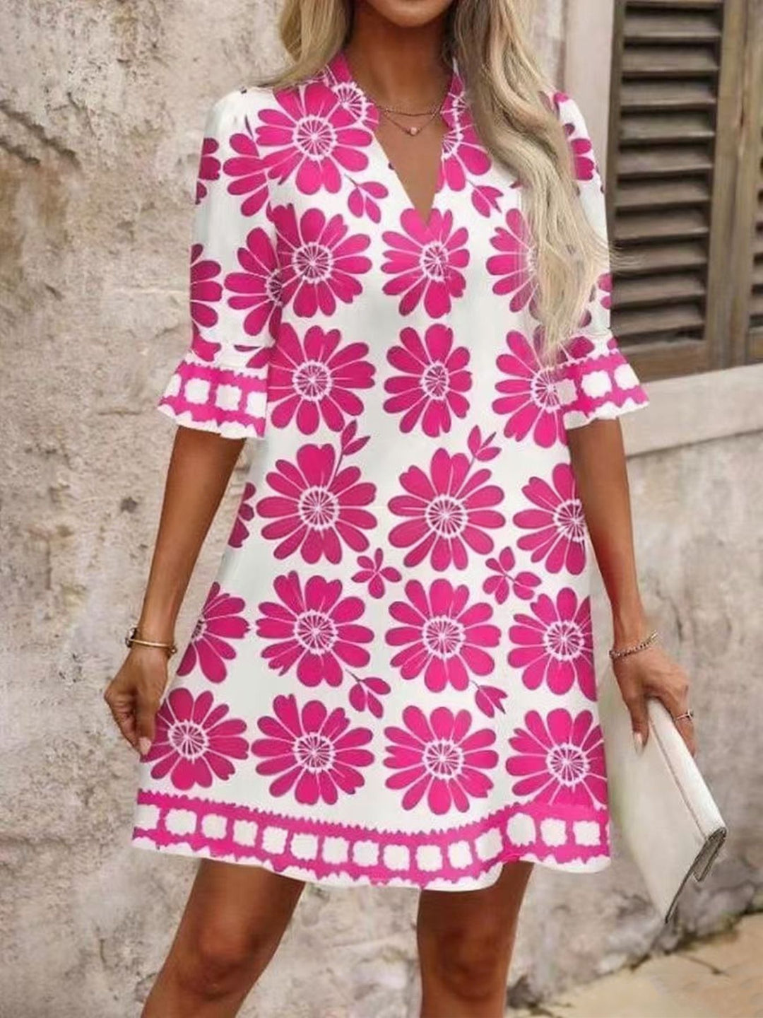 Women Short A-Line Dress with V-Neck and Large Floral Patterns Mune Fashion
