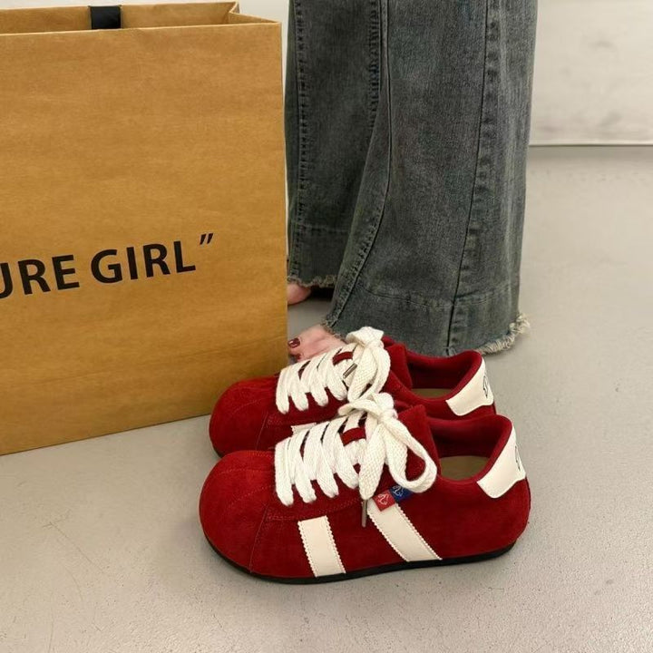 Women's suede sneakers with comfortable sole and trendy lacing system Mune Fashion