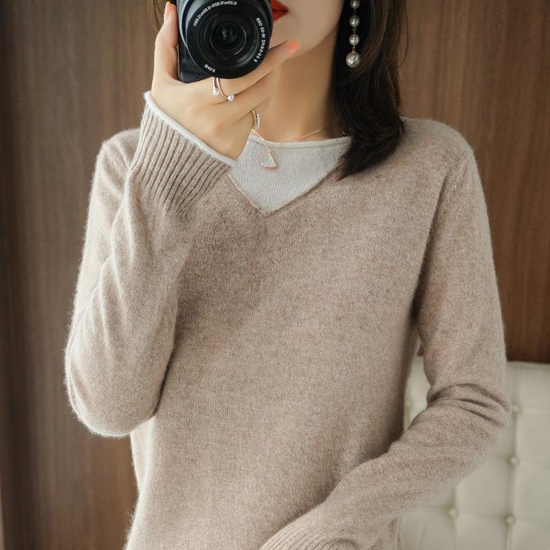 Women Soft V-Neck Sweater in Cashmere Look with Contrasted Border Decoration Mune Fashion