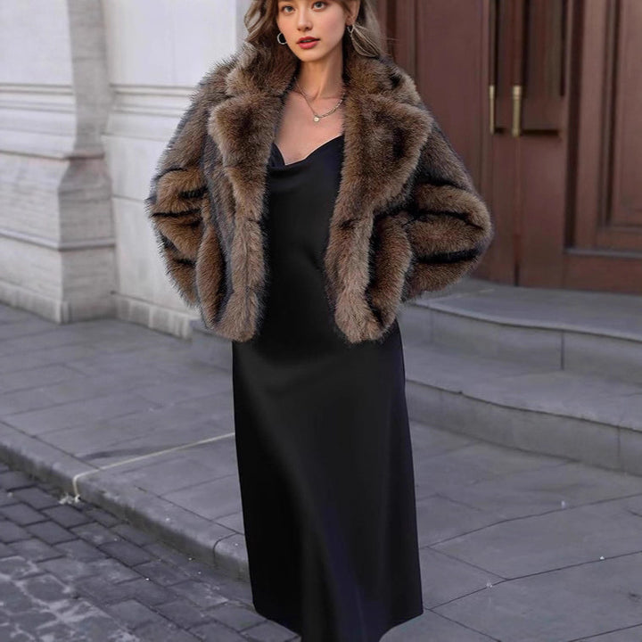 Ladies short jacket made of dense artificial fur with generous shawl collar Mune Fashion