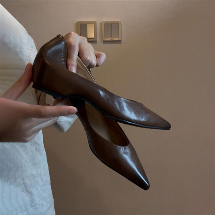 Women Elegant pointed flat slippers made of soft smooth leather with ergonomic comfort insole Mune Fashion