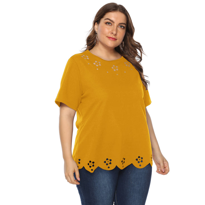 Women elegant top with decorative floral embroidery Mune Fashion