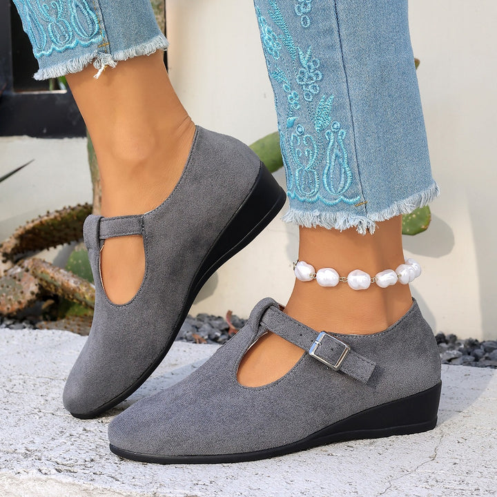 Women's Comfortable Mary Jane Ballet Flats made of Velour with adjustable buckle strap and padded insole Mune Fashion